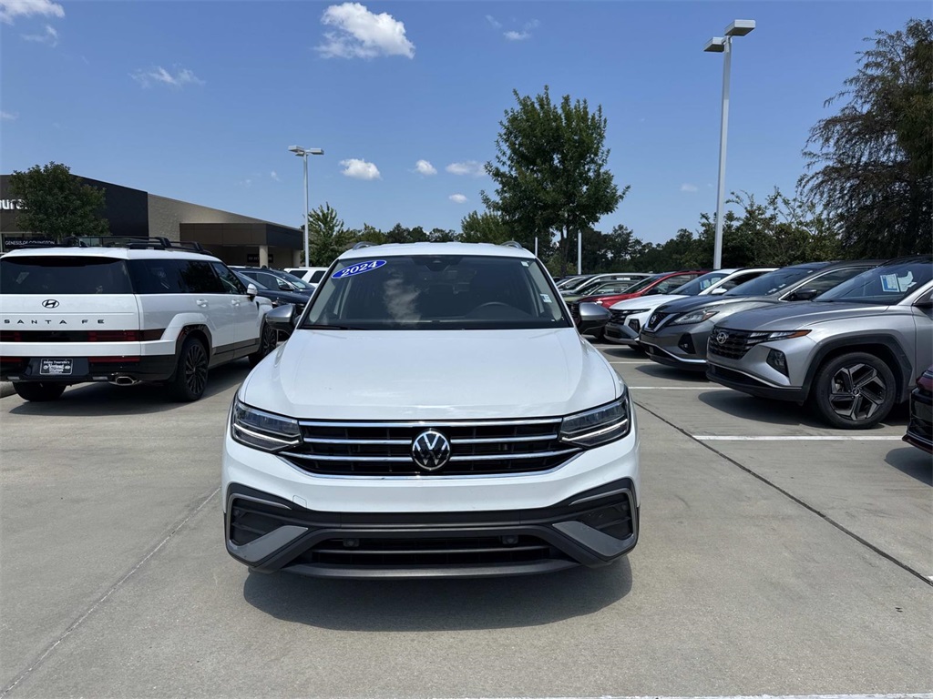 2024 Volkswagen Tiguan Wolfsburg Edition photo 2