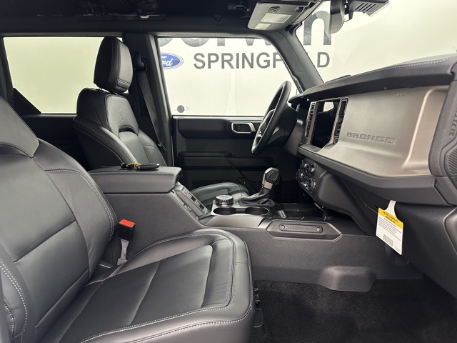 2025 Ford Bronco Outer Banks photo 9