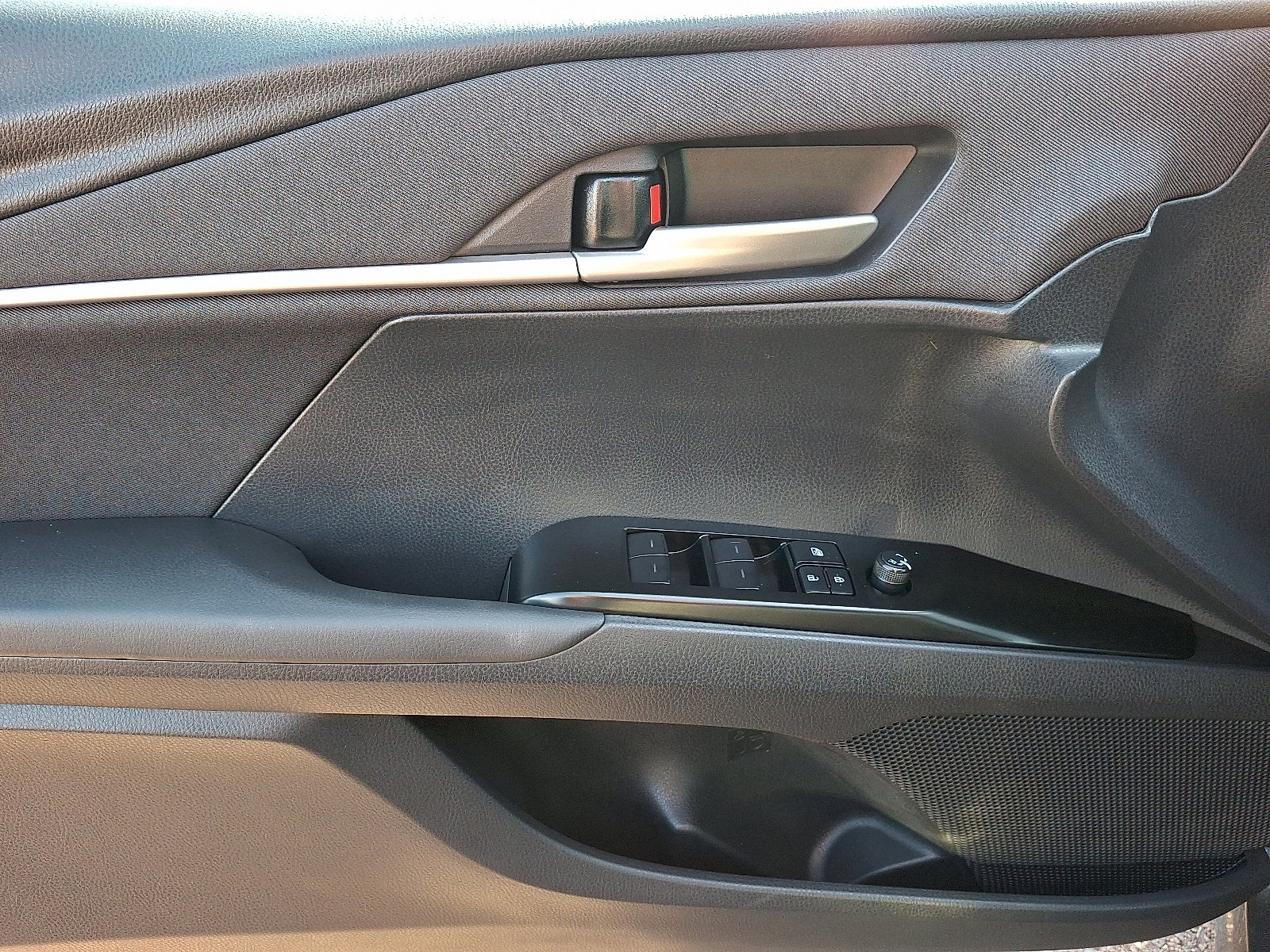 2025 Toyota Camry LE photo 10