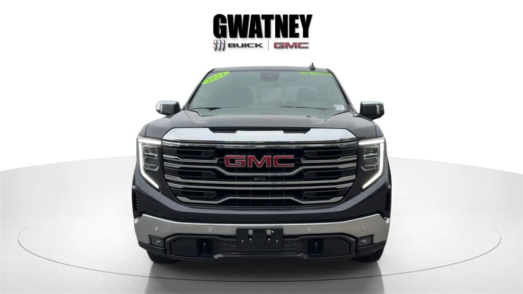2024 GMC Sierra SLT's photo