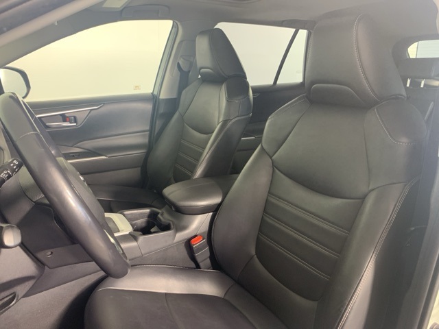2020 Toyota RAV4 XLE Premium photo 12