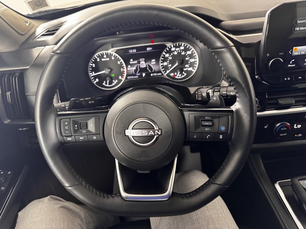 2023 Nissan Pathfinder SL photo 3