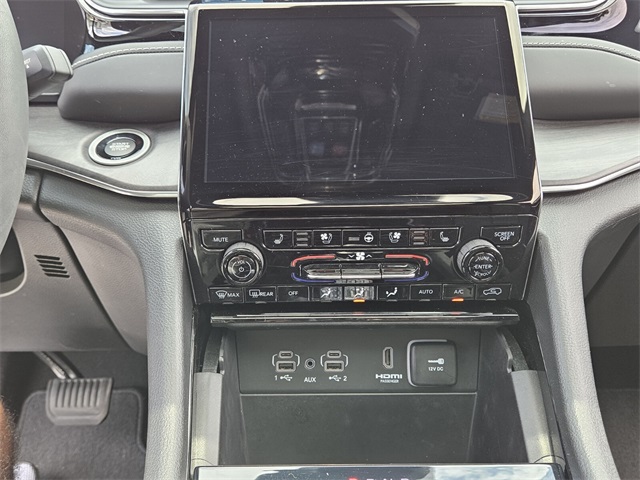 2023 Jeep Grand Cherokee Overland photo 19