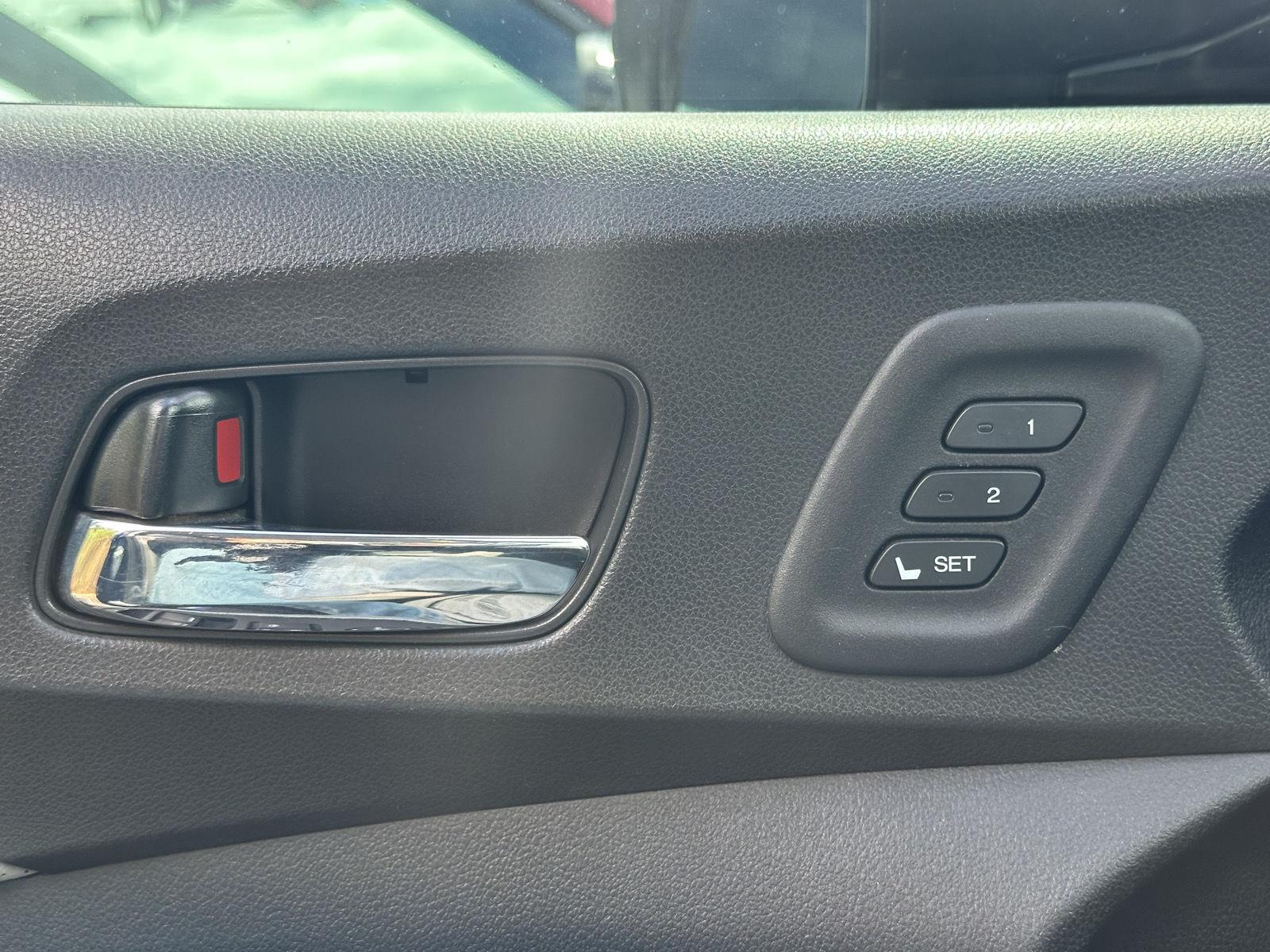 2016 Honda CR-V Touring photo 12