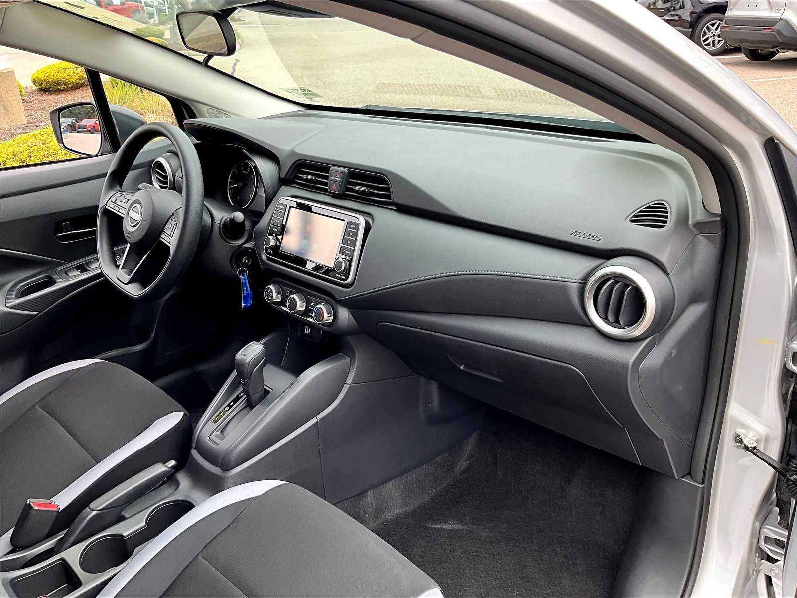 2025 Nissan Versa S photo 9