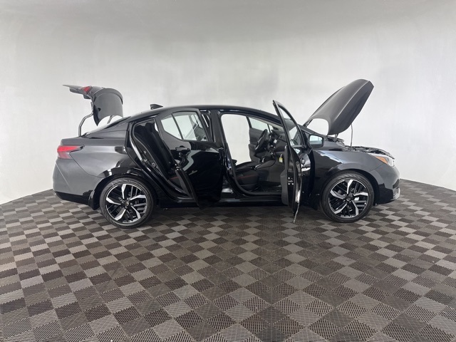 2025 Nissan Versa 1.6 SR photo 19