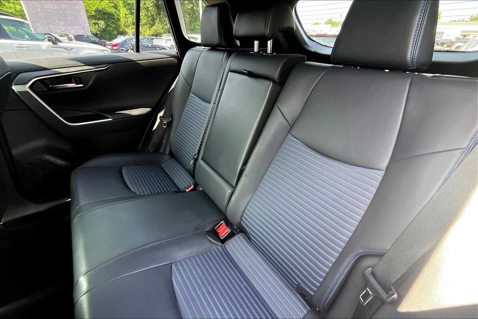 2022 Toyota RAV4 Hybrid XSE photo 17