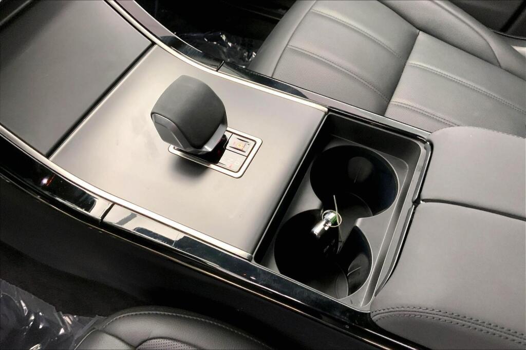 2025 Land Rover Range Rover Evoque Dynamic SE photo 10
