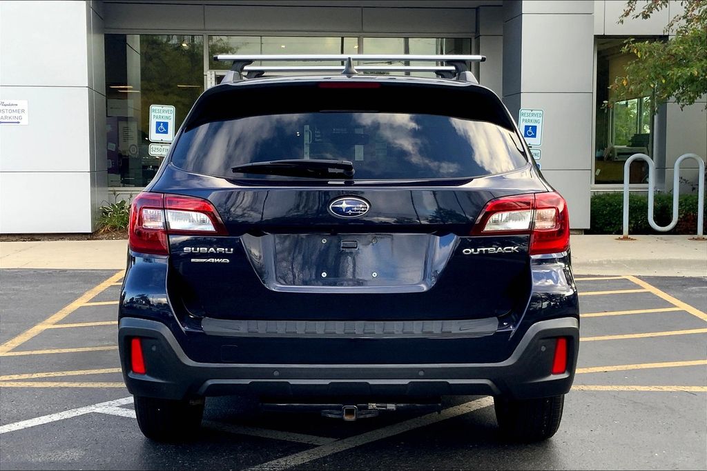 2018 Subaru Outback 2.5i Touring photo 2