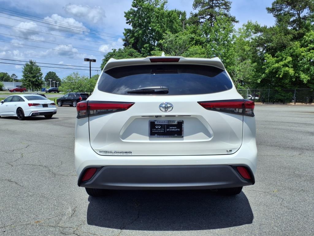 2020 Toyota Highlander LE photo 13