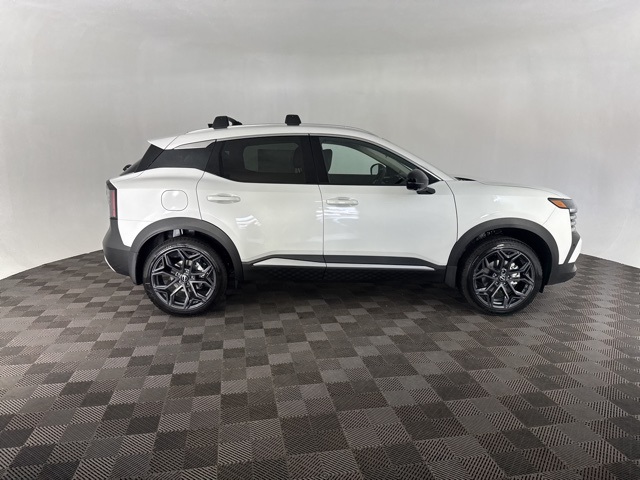 2026 Nissan Kicks SR photo 3