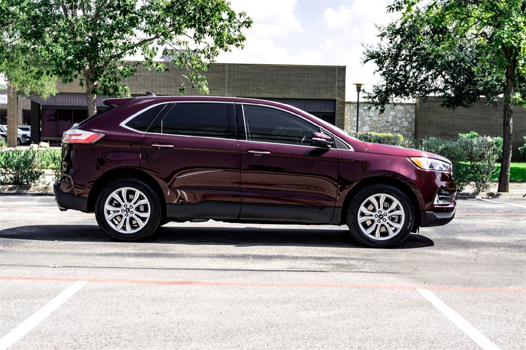 2024 Ford Edge Titanium photo 3