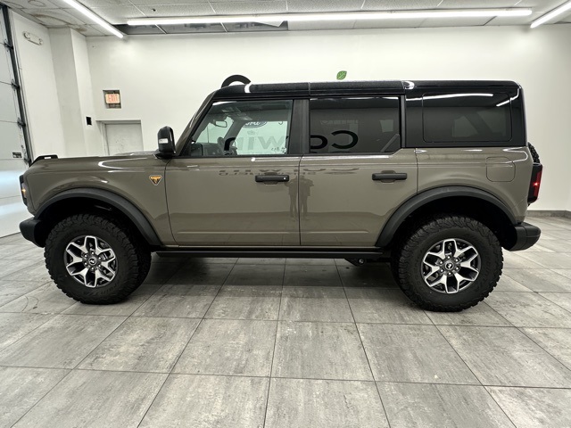 2025 Ford Bronco Badlands photo 2