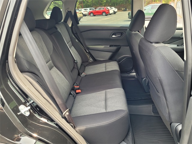 2025 Nissan Rogue SV photo 11