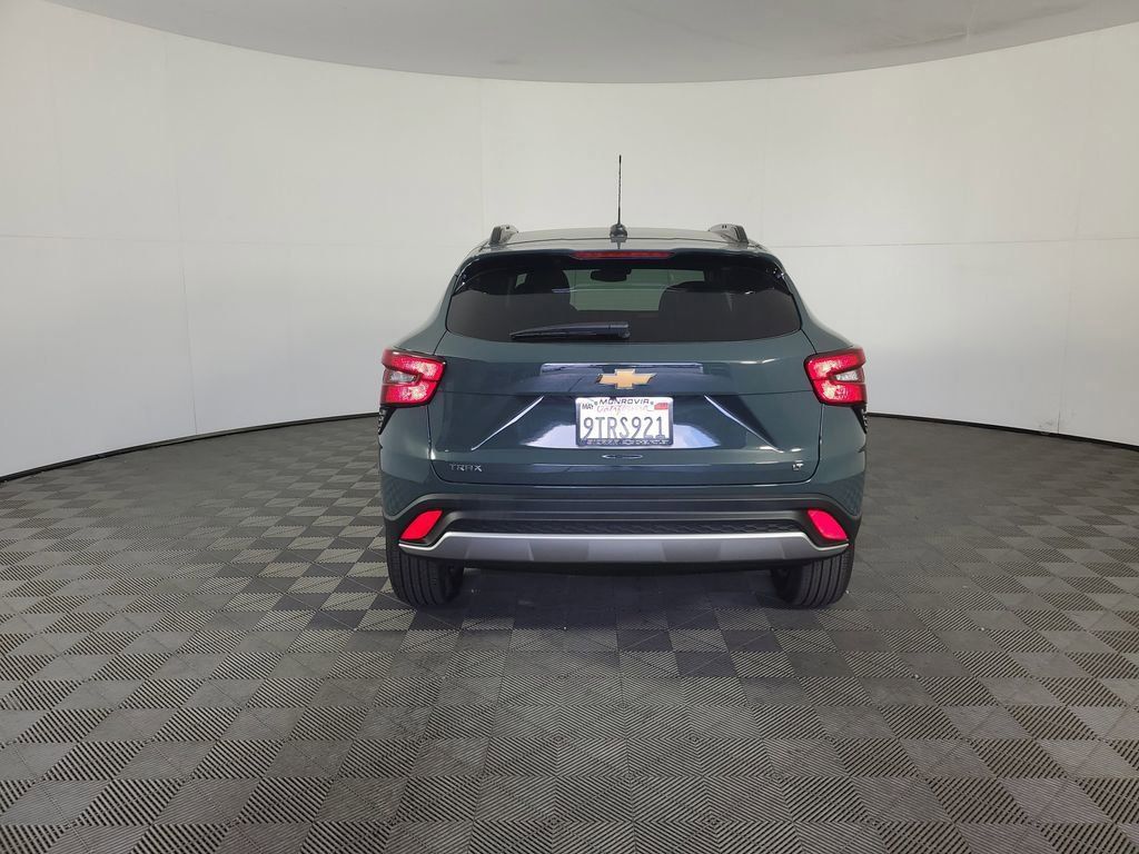 2025 Chevrolet Trax LT photo 3