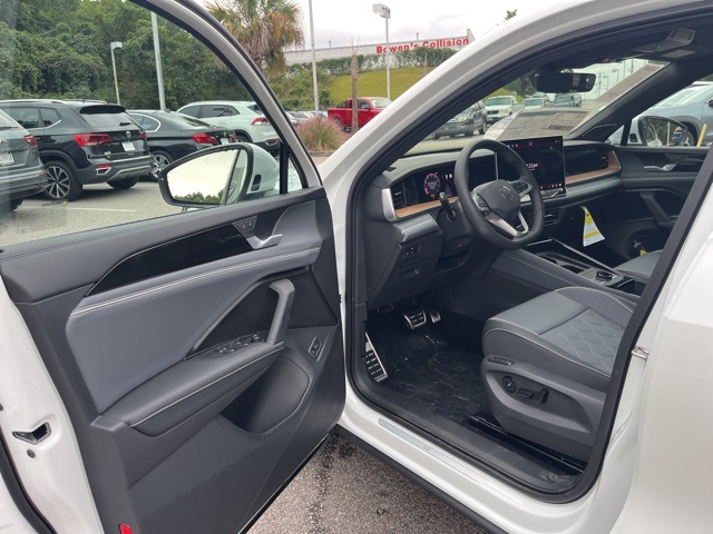 2025 Volkswagen Tiguan SEL R-Line Black photo 4