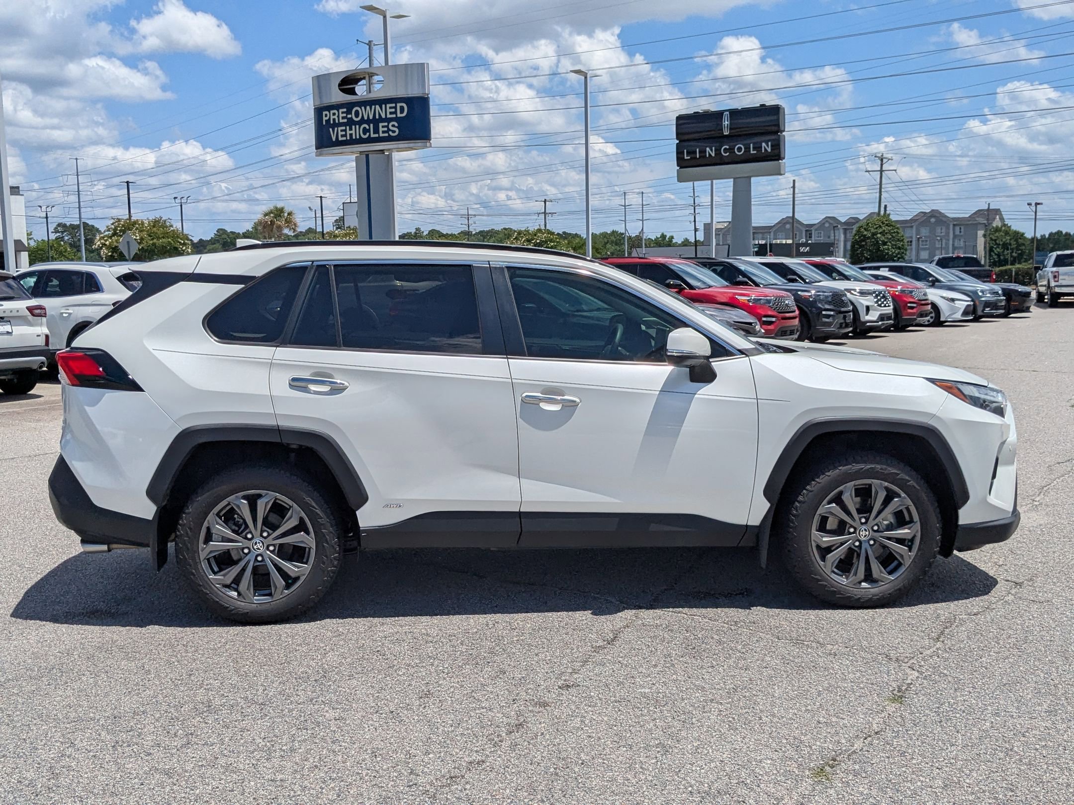 2022 Toyota RAV4 Hybrid Limited photo 3