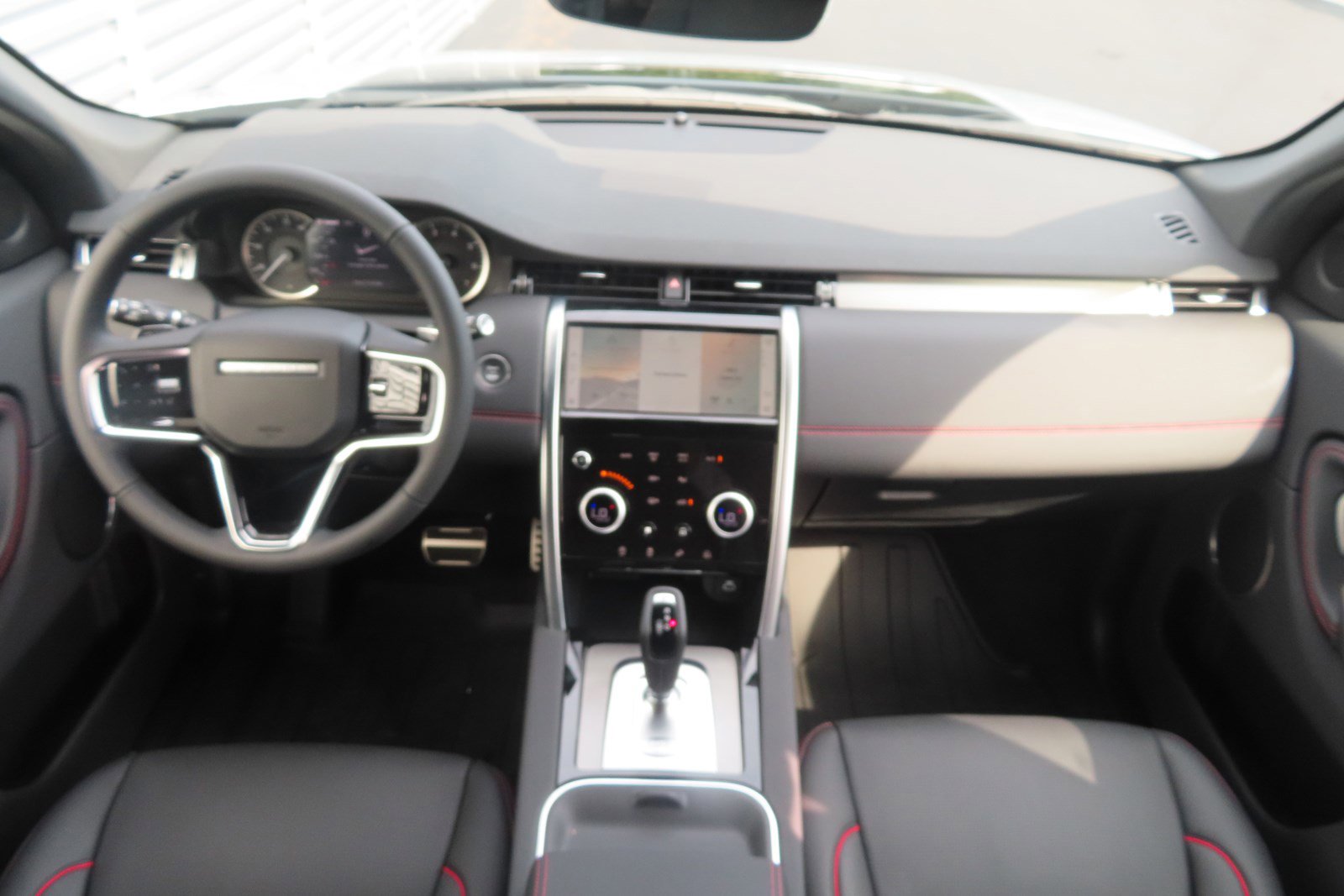 2023 Land Rover Discovery Sport S R-Dynamic photo 4
