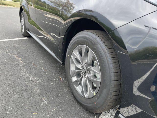 Certified 2025 Toyota Sienna LE with VIN 5TDKSKFC8SS218543 for sale in Kansas City