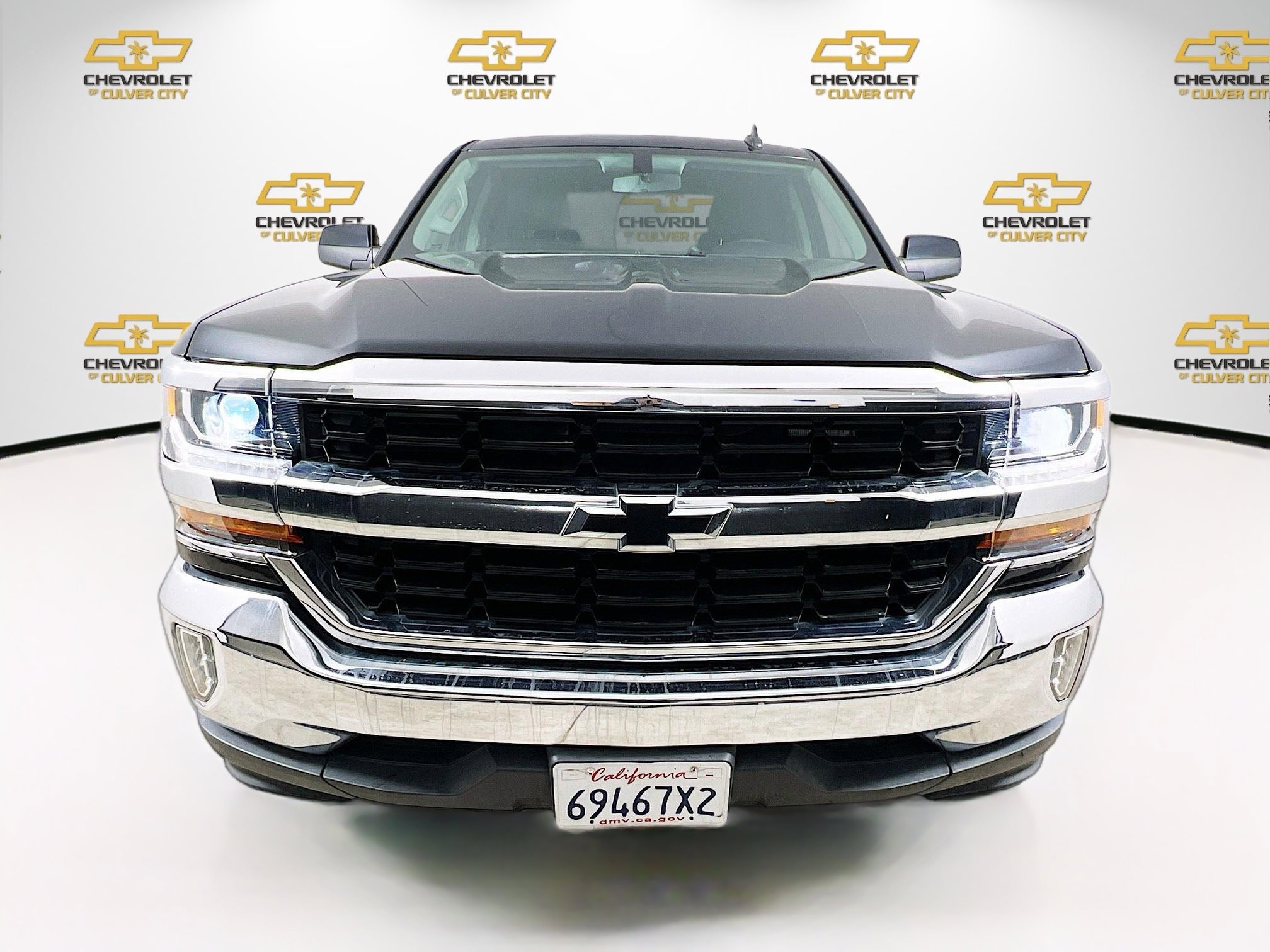 2019 Chevrolet Silverado LT photo 2
