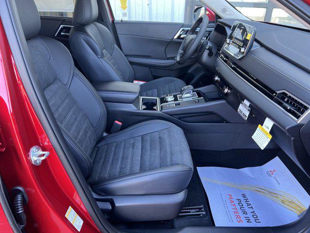 2025 Mitsubishi Outlander PHEV SE S-AWC photo 12