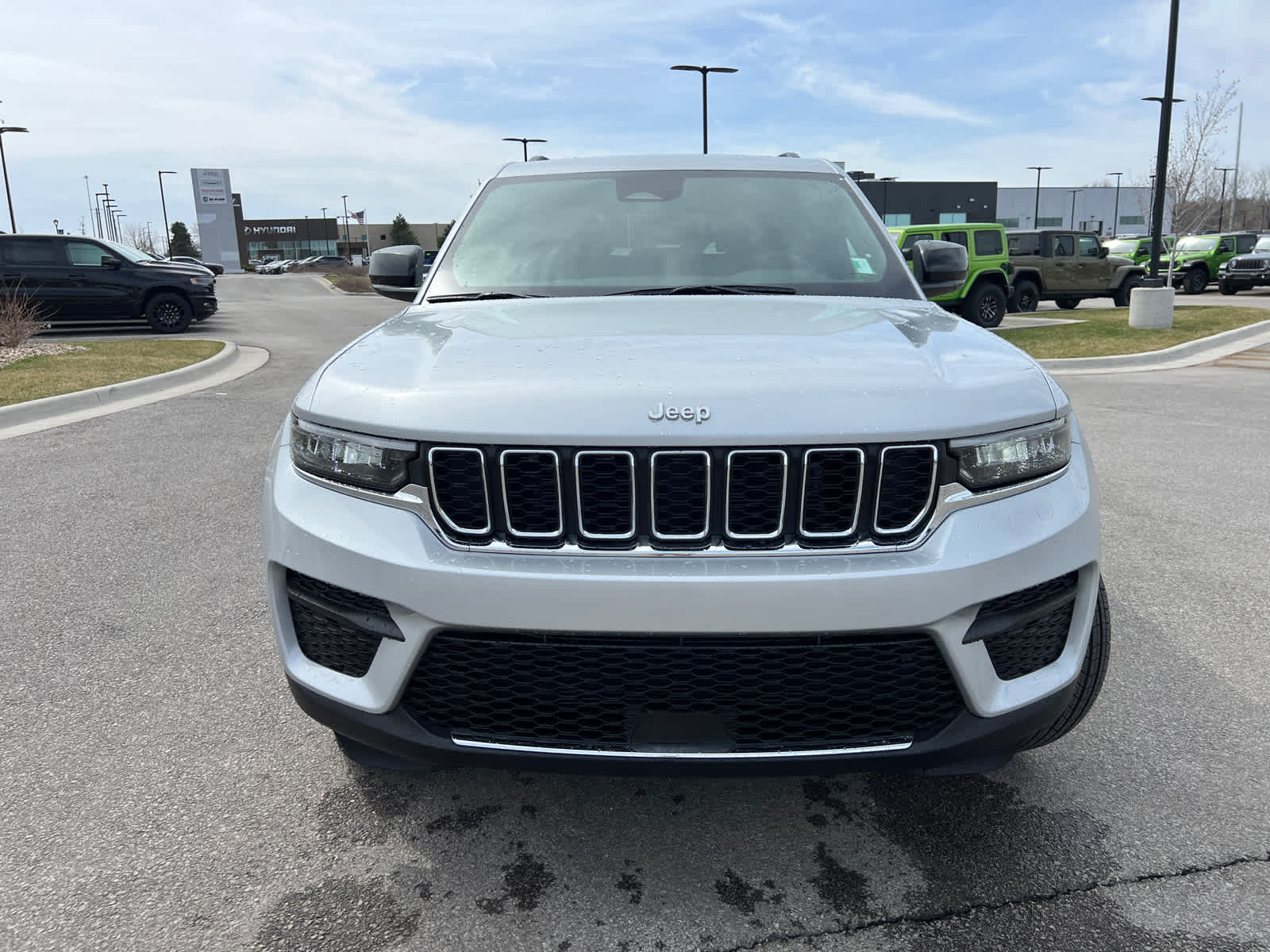 2025 Jeep Grand Cherokee Laredo X photo 3