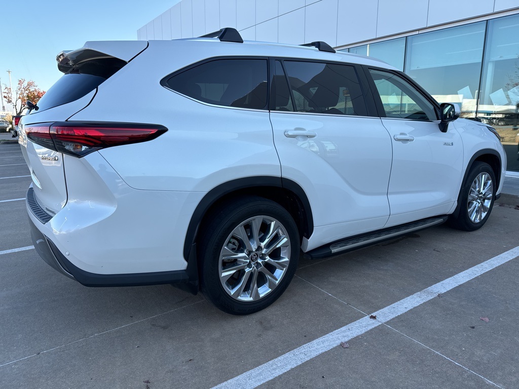 2021 Toyota Highlander Hybrid Limited photo 3