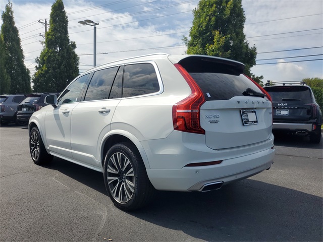 2020 Volvo XC90 T6 Momentum photo 6