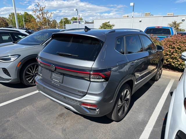 2025 Volkswagen Taos SE photo 3