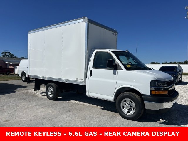 2025 Chevrolet Express Cutaway Base's photo