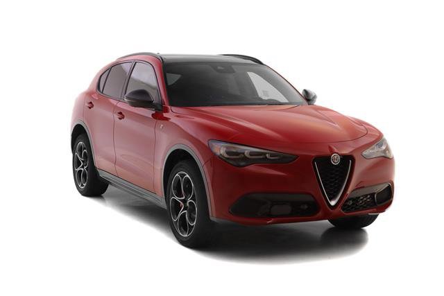 2024 Alfa Romeo Stelvio Ti photo 2