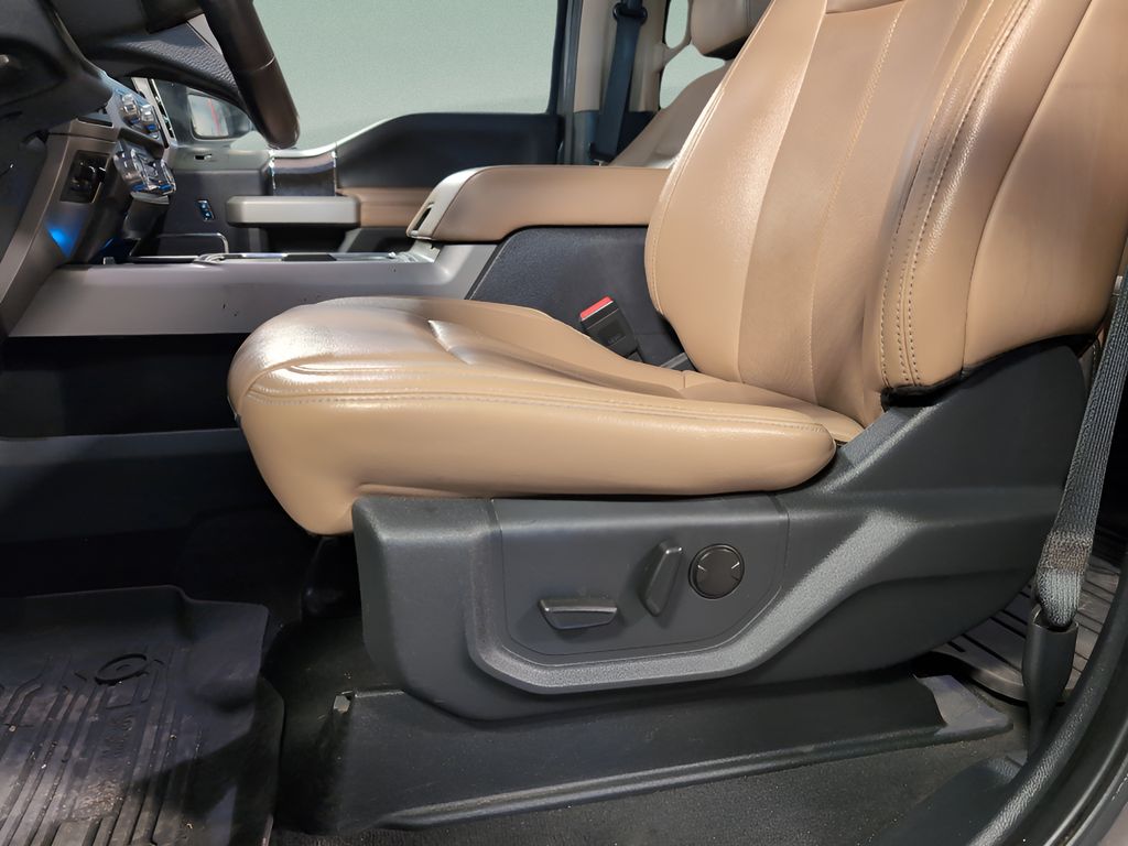 2022 Ford F-250 Lariat photo 15