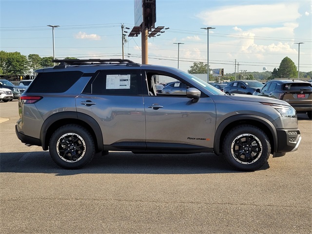 2025 Nissan Pathfinder Rock Creek photo 2