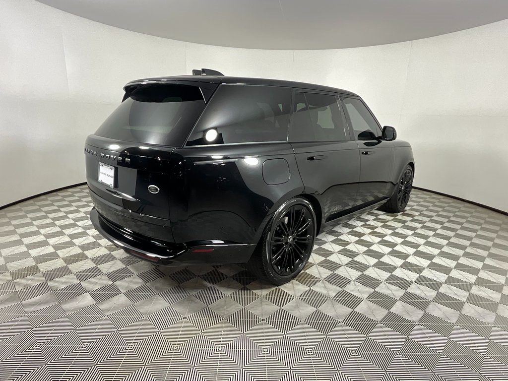 2023 Land Rover Range Rover SE photo 3