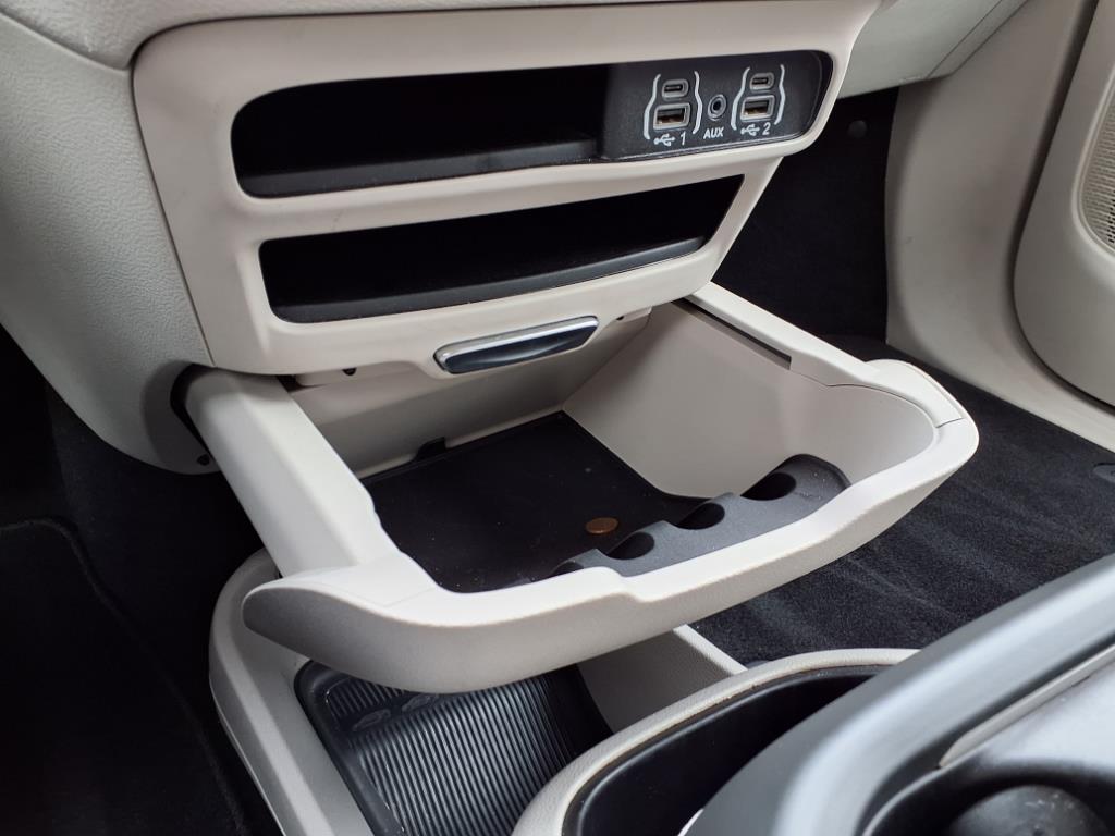 2023 Chrysler Pacifica Touring L photo 16