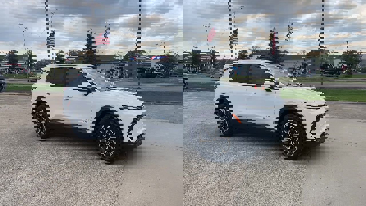 2026 Chevrolet Equinox EV 1LT photo 2