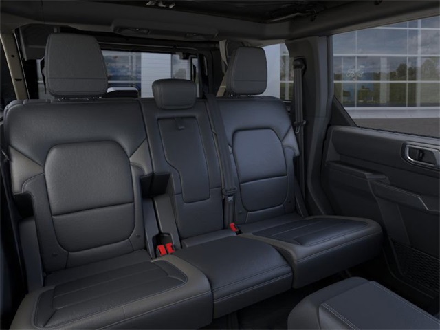 2025 Ford Bronco Outer Banks photo 3