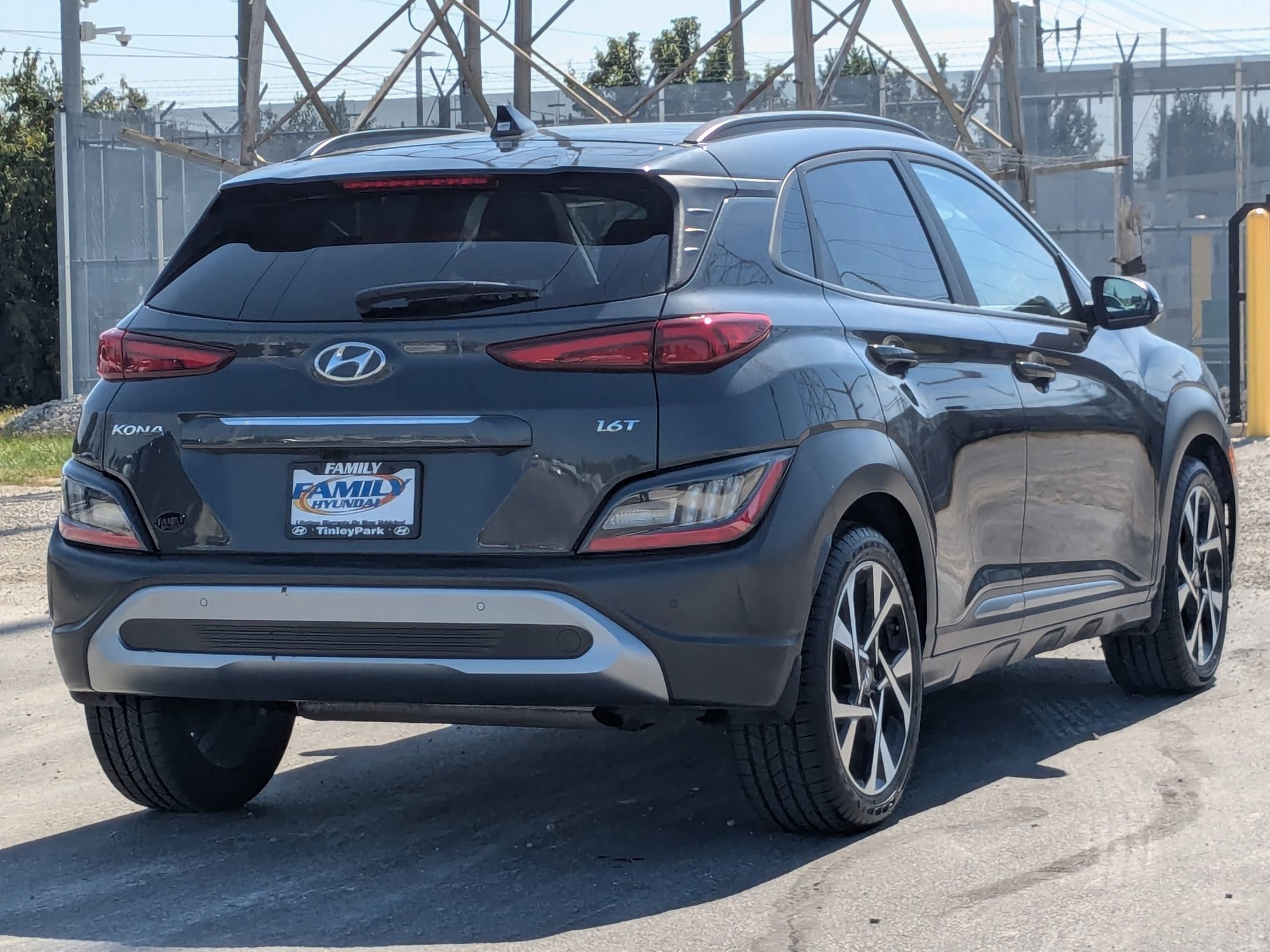 2022 Hyundai Kona Limited photo 3