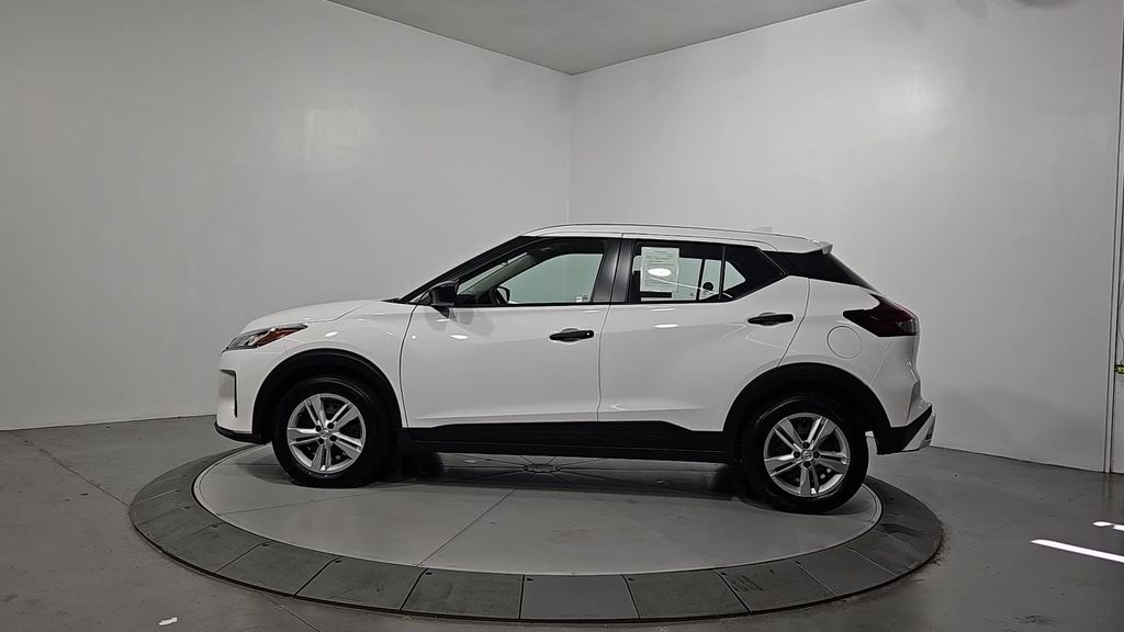 2024 Nissan Kicks S photo 2