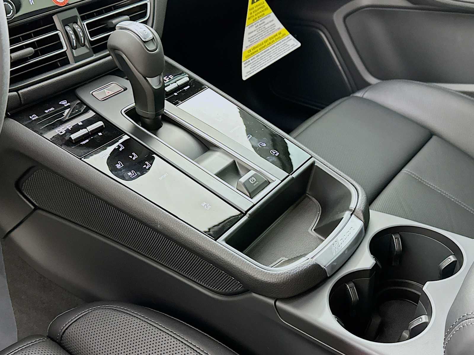 2026 Porsche Macan T photo 16
