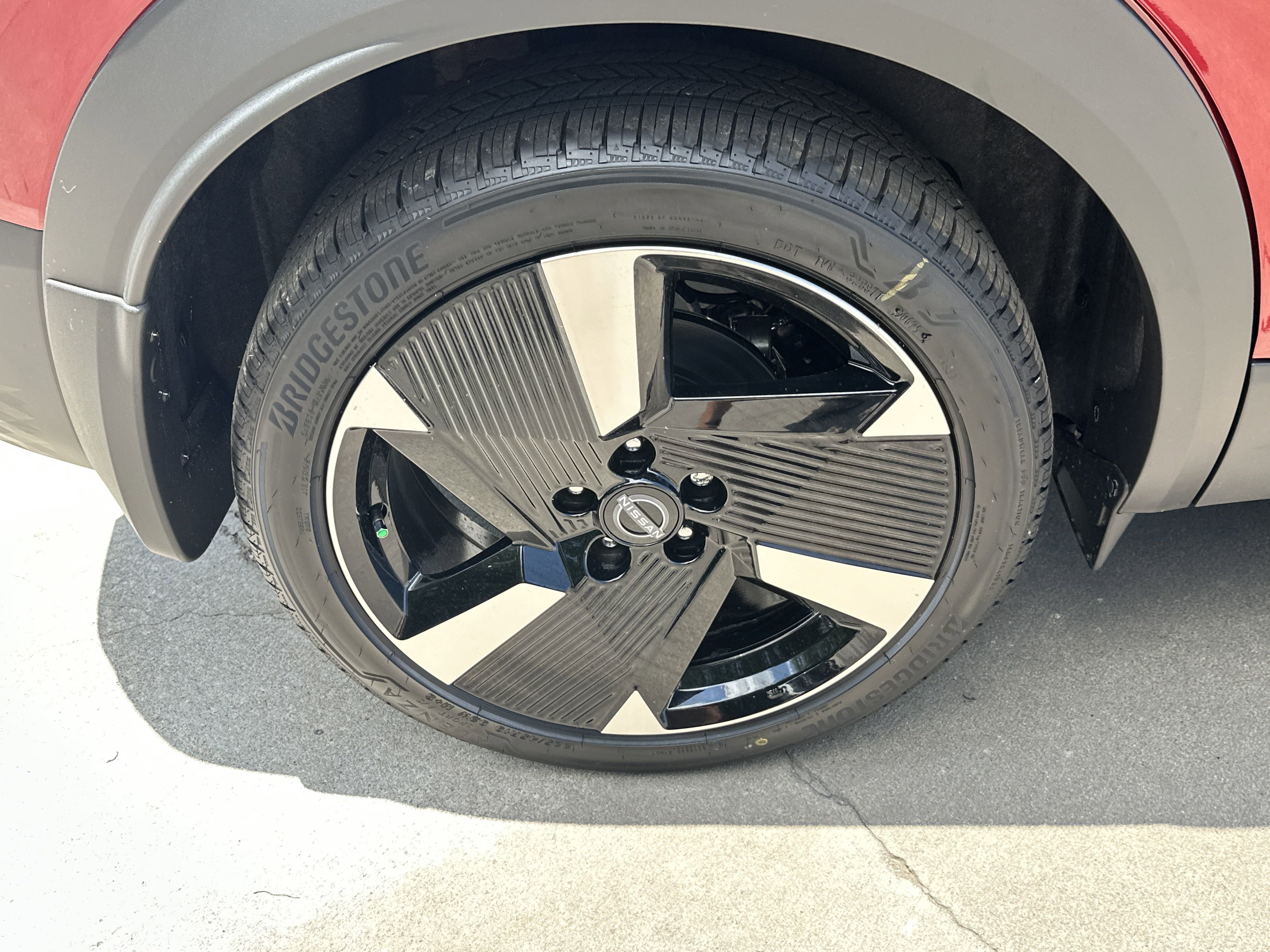 2025 Nissan Kicks SR photo 4