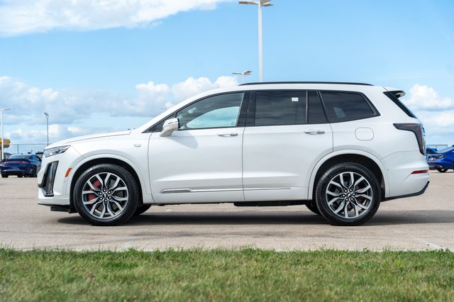 2023 Cadillac XT6 Sport photo 3
