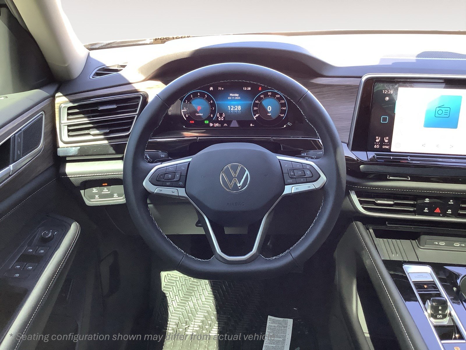 2025 Volkswagen Atlas SEL photo 14