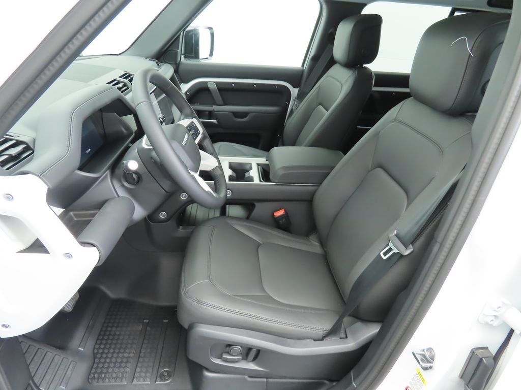 2025 Land Rover Defender 110 S photo 17