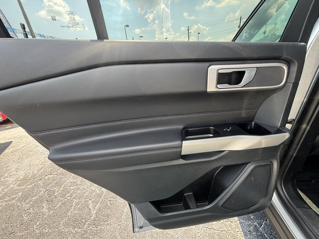 2023 Ford Explorer XLT photo 30