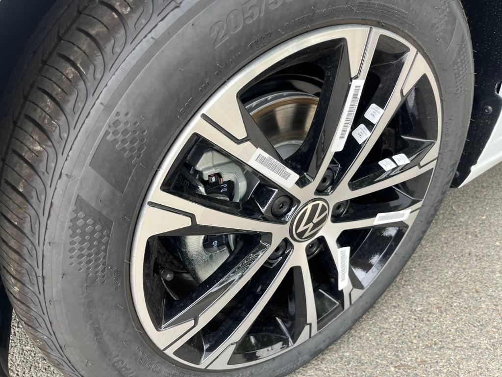 2025 Volkswagen Jetta 1.5T Sport photo 2
