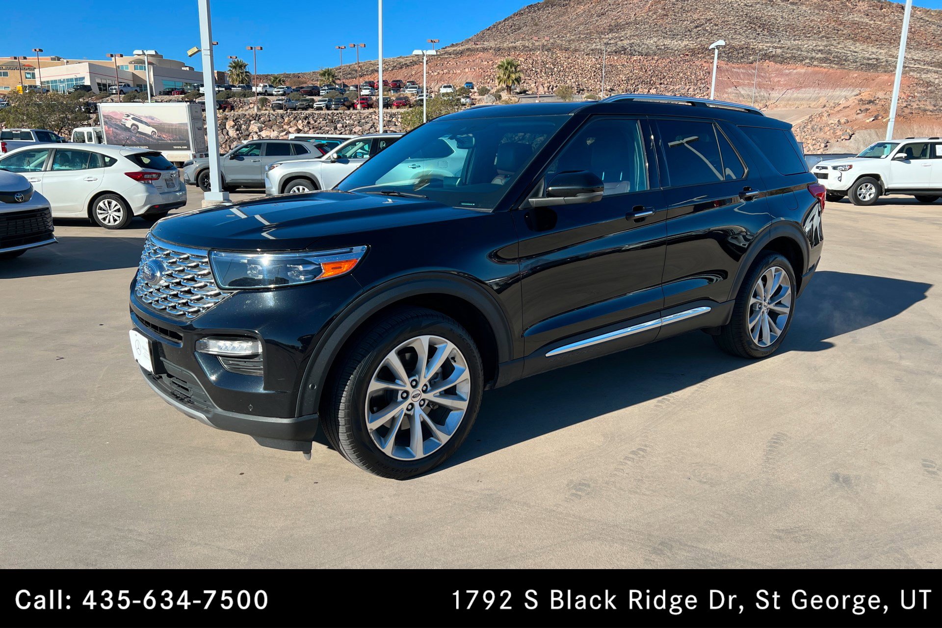 2023 Ford Explorer Platinum's photo