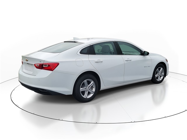 2024 Chevrolet Malibu 1LT photo 3