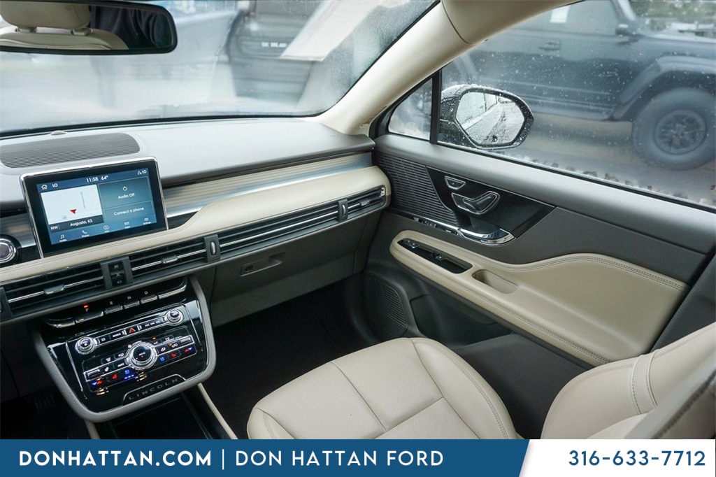 2022 Lincoln Corsair Standard photo 19