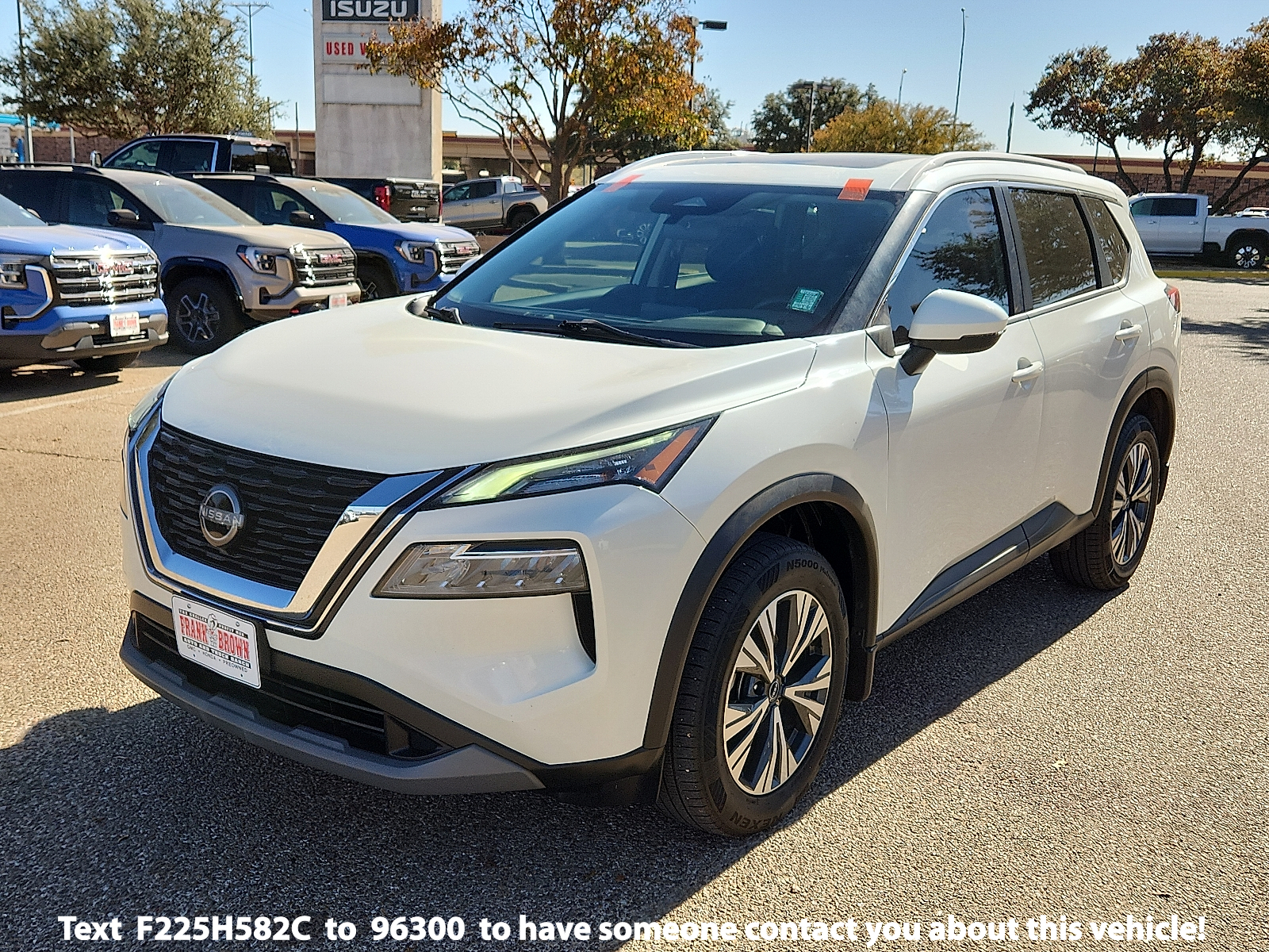 2022 Nissan Rogue SV's photo